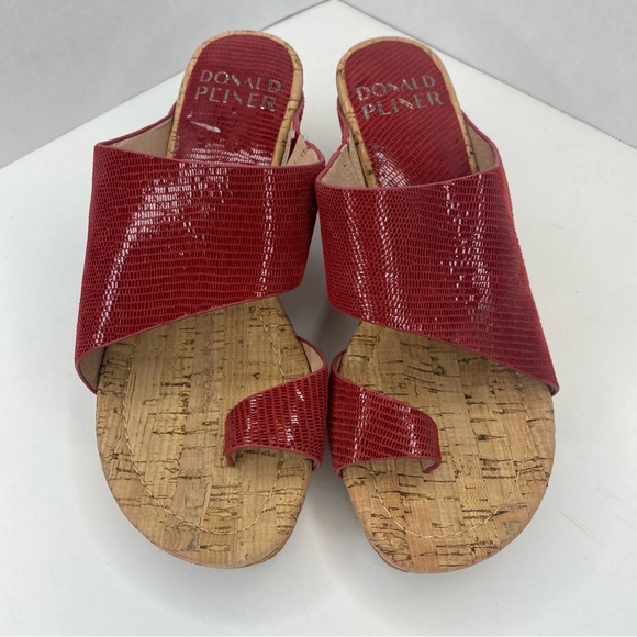 NWT DONALD J PLINER Gretta Leather Wedge Sandals Size 6 Same Shoe - Picture 1 of 10
